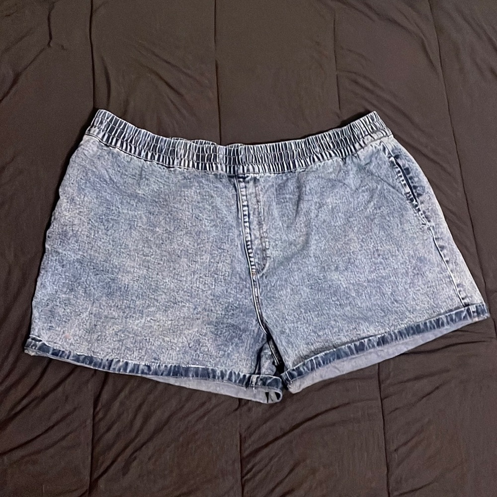 These are some white washed stretchy jean shorts with pockets